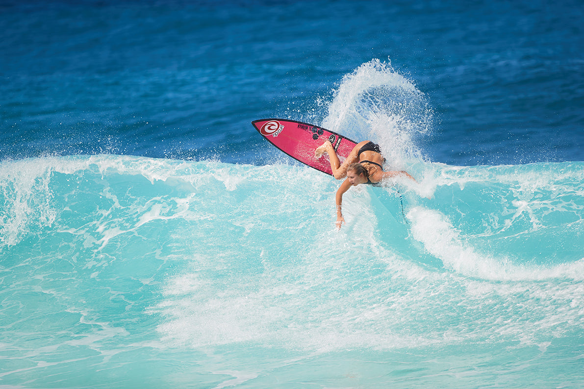 The surfer Alyssa Spencer making an aerial