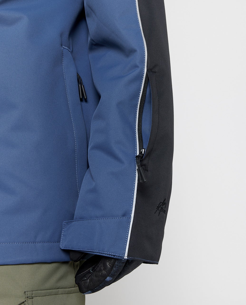 00MMOU_2359_5_1759107953000