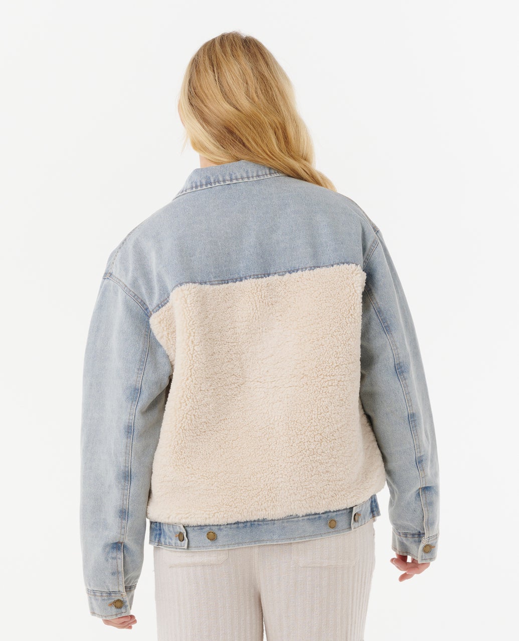 03HWJA_9756_3_1759116800000