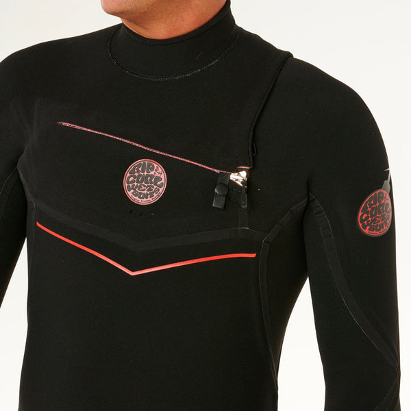 Fermeture éclair sur la poitrine