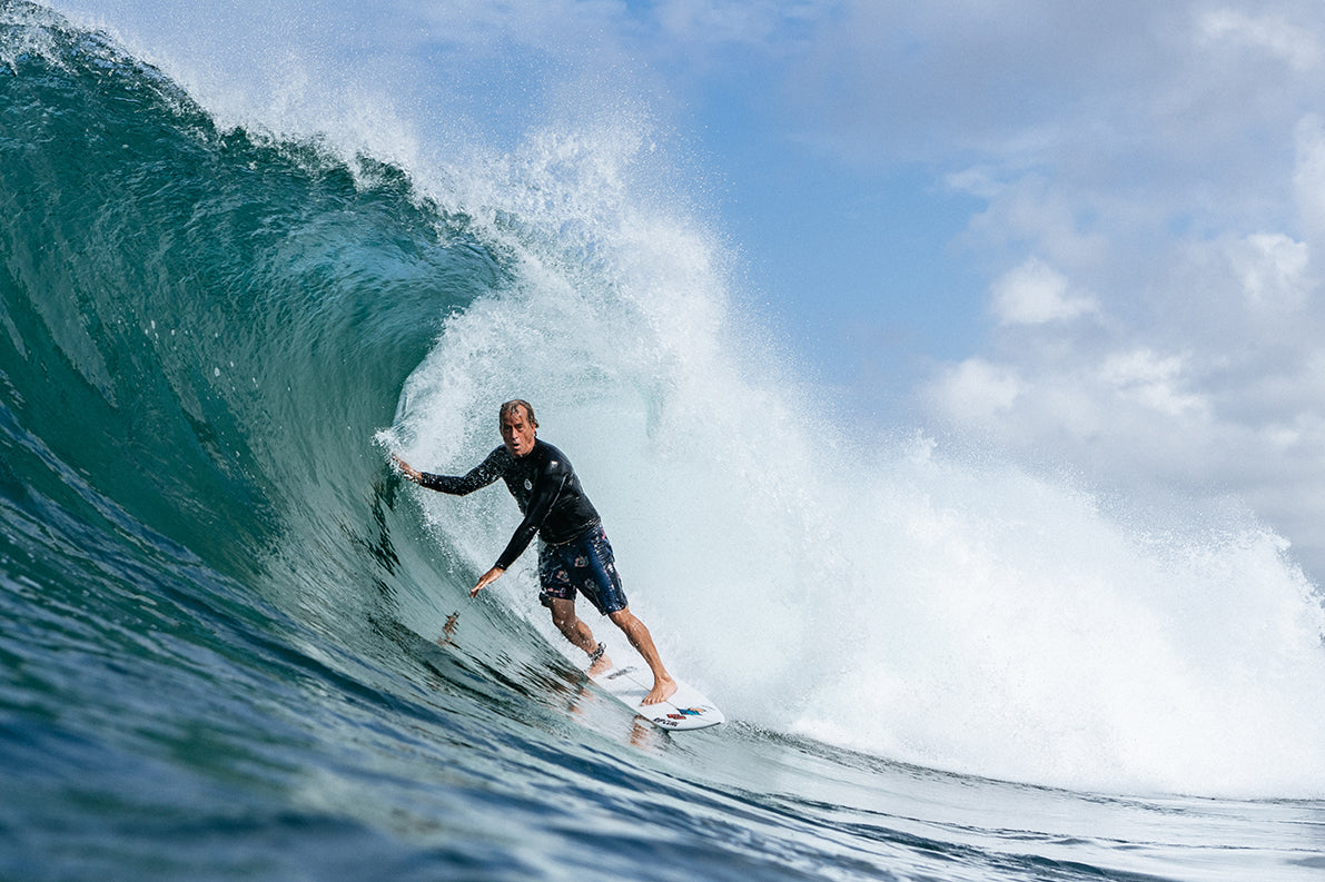 The surfer Tom Curren on a wave