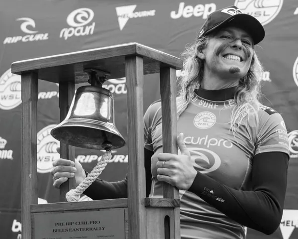 Steph Gilmore wons the trophy