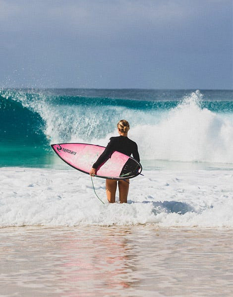 Alyssa Spencer in front of the ocean